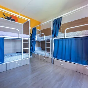 https://the-macarena-beach-hostel.hotelaalgarve.com